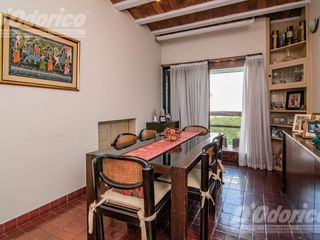 Casa  sobre lote propio en venta en  Flores