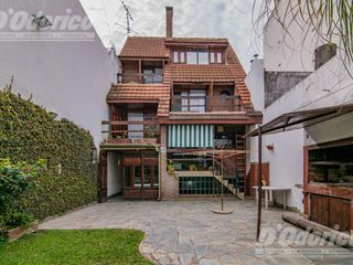 Casa  sobre lote propio en venta en  Flores