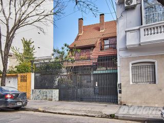 Casa  sobre lote propio en venta en  Flores