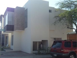Foto 7 de Casa de venta al sur de Manta