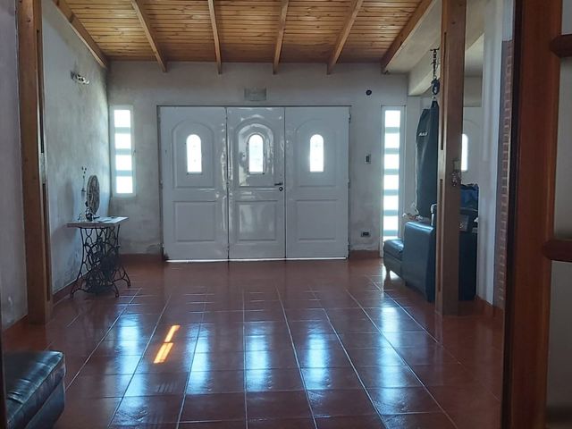Venta Casa 2 dormitorios con 2 cochera.