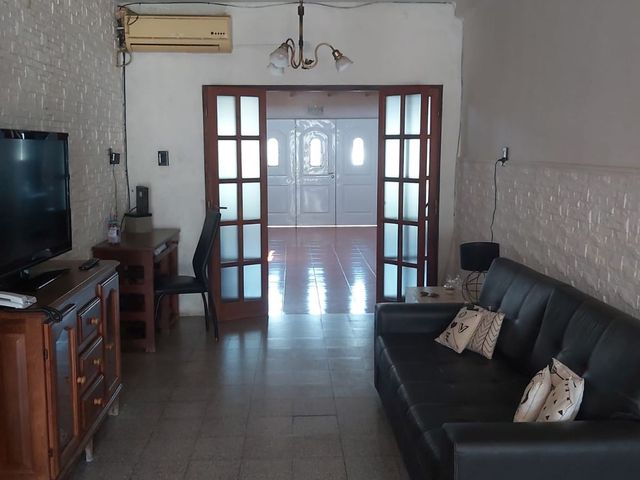 Venta Casa 2 dormitorios con 2 cochera.