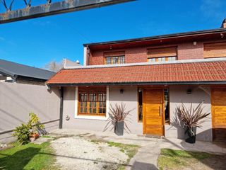 Casa en venta - 4 dormitorios 2 baños - 202mts2 - Mar Del Plata