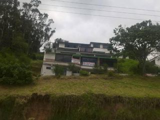 Foto 1 de VENTA-Casa en Venta - en Guaranda - Sector Av Guayaquil - con Hermosa Vista a La Ciudad / Urbec 19URB055