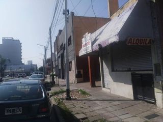 Local 44m2 sobre Avenidad rivadavia  cerca de Av. H. Yrigoyen Avellaneda