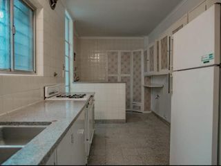 Casa en venta - 5 dormitorios 5 baños - 195mts2  - La Plata