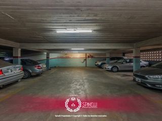 Cochera · Fija, cubierta e individual · ubicada en Maza y Avenida San Juan!