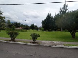 En Renta Casa 400 mtrs, 4 hab. 2 Parqueaderos, Miravalle San Isidro 2