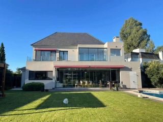 Casas en Venta en Abril Club de Campo | PROPERATI