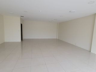 Foto 4 de ¡Oportunidad! Se alquila local comercial - River Plaza (J Luna)