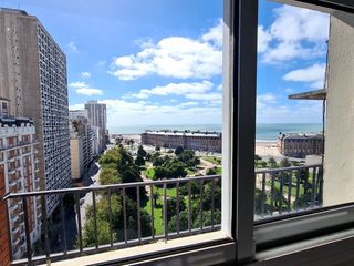 Foto 19 de Departamento dos ambientes · balcón terraza · vista a Plaza Colon y Mar