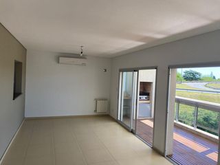 Departamento 3 ambientes con balcón aterrazado y cochera cubierta en Barrancas de Iraola