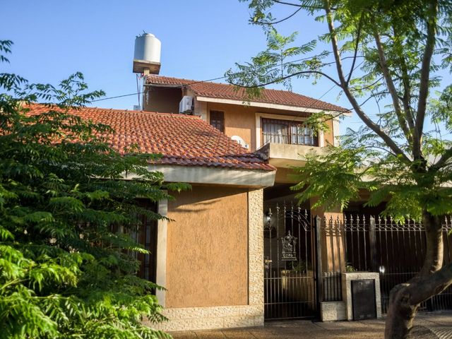 VENTA CASA 5 AMBIENTES C/PATIO Y PILETA EN SOLANO