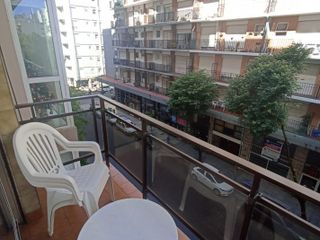 ALQUILER TEMPORADA. 2 ambientes con balcon, zona Plaza Colon