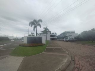 Foto 2 de VENTA DE 2 ISLAS EN PLAZA PROYECTO, KM 10 VIA SAMBORONDON