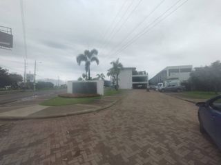 Foto 1 de VENTA DE 2 ISLAS EN PLAZA PROYECTO, KM 10 VIA SAMBORONDON