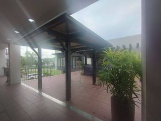 Foto 4 de VENTA DE 2 ISLAS EN PLAZA PROYECTO, KM 10 VIA SAMBORONDON