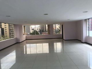 Oficina Elegante Confortable de Venta, – Sector Cordero y 6 de Diciembre