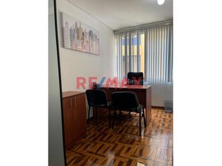 Foto 10 de ¿Buscas una oficina moderna, amoblada y en pleno centro de Chiclayo? ¡Tenemos la opción perfecta para ti! 😎💼

📍 Ubicación: Alfonso Ugarte 633, Centr