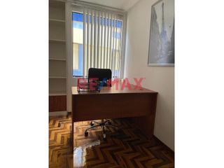 Foto 3 de ¿Buscas una oficina moderna, amoblada y en pleno centro de Chiclayo? ¡Tenemos la opción perfecta para ti! 😎💼

📍 Ubicación: Alfonso Ugarte 633, Centr