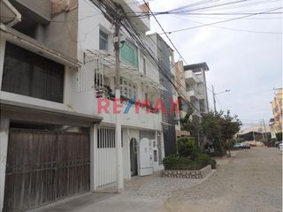 Foto 1 de Departamento En Alquiler En Segundo Piso Ubicado En Urbanización Santa Elena - Chiclayo