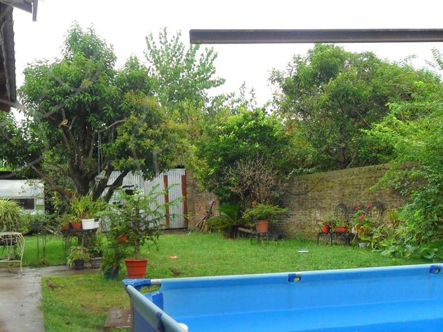 Casa en venta - 3 Dormitorios 1 Baño 4 Cocheras - 500Mts2 - Bernal Oeste