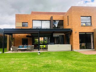 Foto 1 de casa en venta en refugio del valle. Cod V7382888