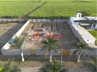 Foto 1 de Se vende terreno dentro de hermoso condominio privado de casas de campo en Conache a tan solo 20 minutos de la ciudad de Trujillo. Este encantador lug