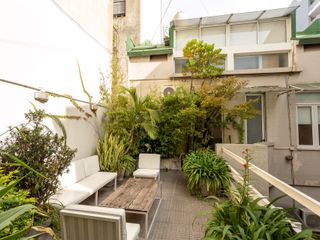 VENTA PH DE 3 PISOS CON TERRAZA Y PATIO SAN TELMO