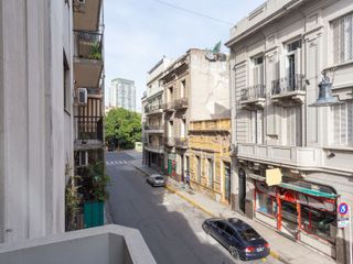 VENTA PH DE 3 PISOS CON TERRAZA Y PATIO SAN TELMO