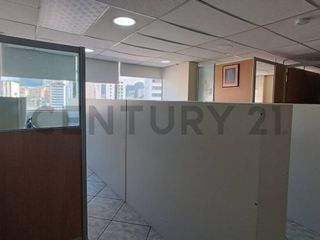 Rento oficinas de 50 m2 en la Juan León Mera y Roca