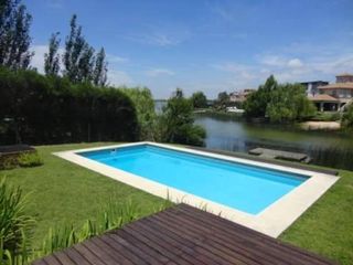 Foto 2 de EXCELENTE PROPIEDAD EN LOS CASTORES AL LAGO.