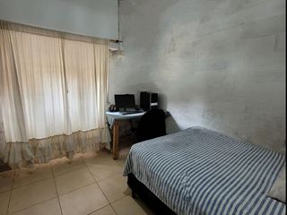 Casa en venta - 2 Dormitorios 1 Baño - Cochera - 220Mts2 - Quilmes Oeste