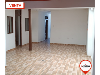 Foto 2 de CASA PLANA A 3 CUADRAS DEL PARQUE LA CHIQUINQUIR.