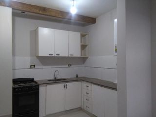 Foto 1 de CASA 3 DORMITORIOS ZONA PLAZOLETA MITRE