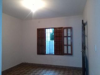 Foto 5 de CASA 3 DORMITORIOS ZONA PLAZOLETA MITRE