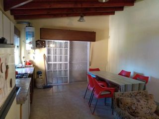 Casa en venta - 2 Dormitorios 1 Baño - Cochera - 200Mts2 - Mar del Tuyú