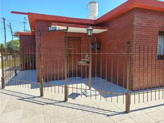 Foto 3 de Chalet 3 ambientes en esquina/ Barrio Los Pinares