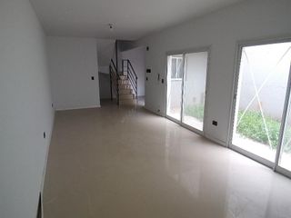 Mendoza 8036 - Casa Duplex - 3 Dormitorios