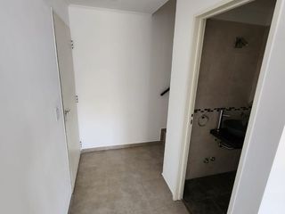 Venta. Dptos 2 Ambientes. A Estrenar. Con Cochera, Patio Y Terraza.
