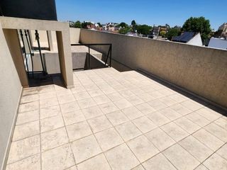 Venta. Dptos 2 Ambientes. A Estrenar. Con Cochera, Patio Y Terraza.