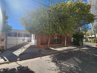 Venta Casa 3 Dormitorios en esquina - Rio Paraná al 291 - Neuquén