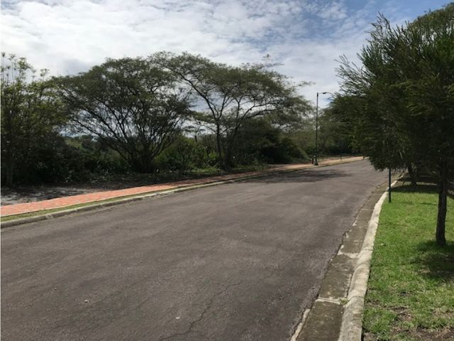 VENTA TERRENO PUEMBO 1.470 M2 EN EXCLUSIVA URBANIZACION $270.000