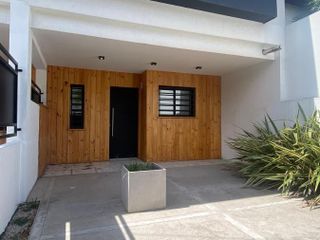 Dúplex en venta - 3 Dormitorios 2 Baños - Cocheras - 190Mts2 - Los Pinares, Mar del Plata