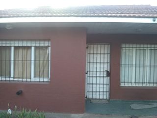 Casa en venta - 1 dormitorio 1 baño - patio quincho garage - 350mts2 - Mar Del Plata