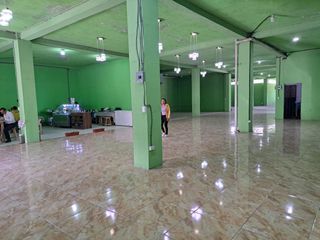 Martha Bucaram, Local, 2000 m2, 2 ambientes, 6 baños, 50 parqueaderos