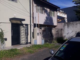 Duplex 4 Ambientes- Fondo- Parrilla-  en Villa Gobernador Udaondo