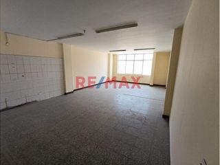 Foto 7 de ¡Oportunidad única en Chiclayo! 🌟 Edificio en Alquiler para Empresas 🚀

🔑 Ubicación estratégica en el corazón de Chiclayo, a solo una cuadra del Ban