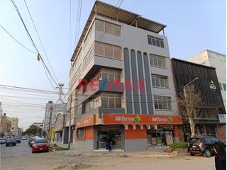 Foto 1 de ¡Oportunidad única en Chiclayo! 🌟 Edificio en Alquiler para Empresas 🚀

🔑 Ubicación estratégica en el corazón de Chiclayo, a solo una cuadra del Ban