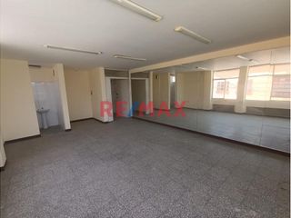 Foto 17 de ¡Oportunidad única en Chiclayo! 🌟 Edificio en Alquiler para Empresas 🚀

🔑 Ubicación estratégica en el corazón de Chiclayo, a solo una cuadra del Ban